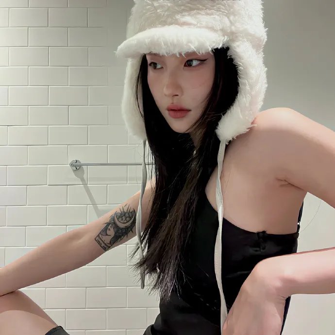 娇憨女郎